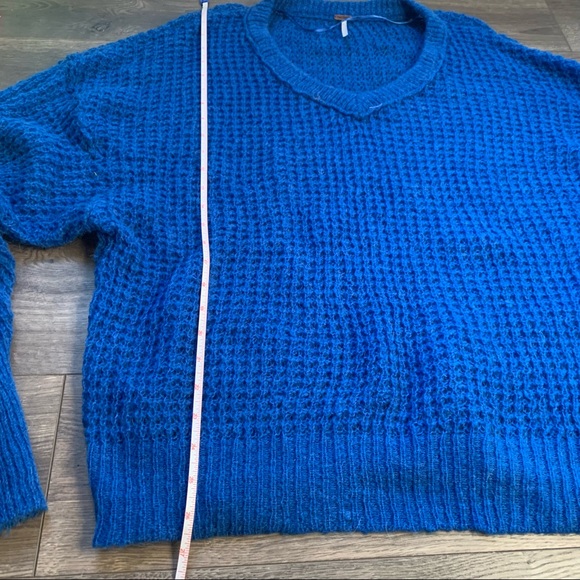 Free People Lulu V Neck Oversized Sweater NWOT - Picture 5 of 8